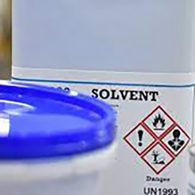 Adheisivo acrílico a base de solvente para varias cintas
