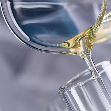 Adhesivo acrílico sensible a la presión a base de solvente para sustratos de PVC y PE