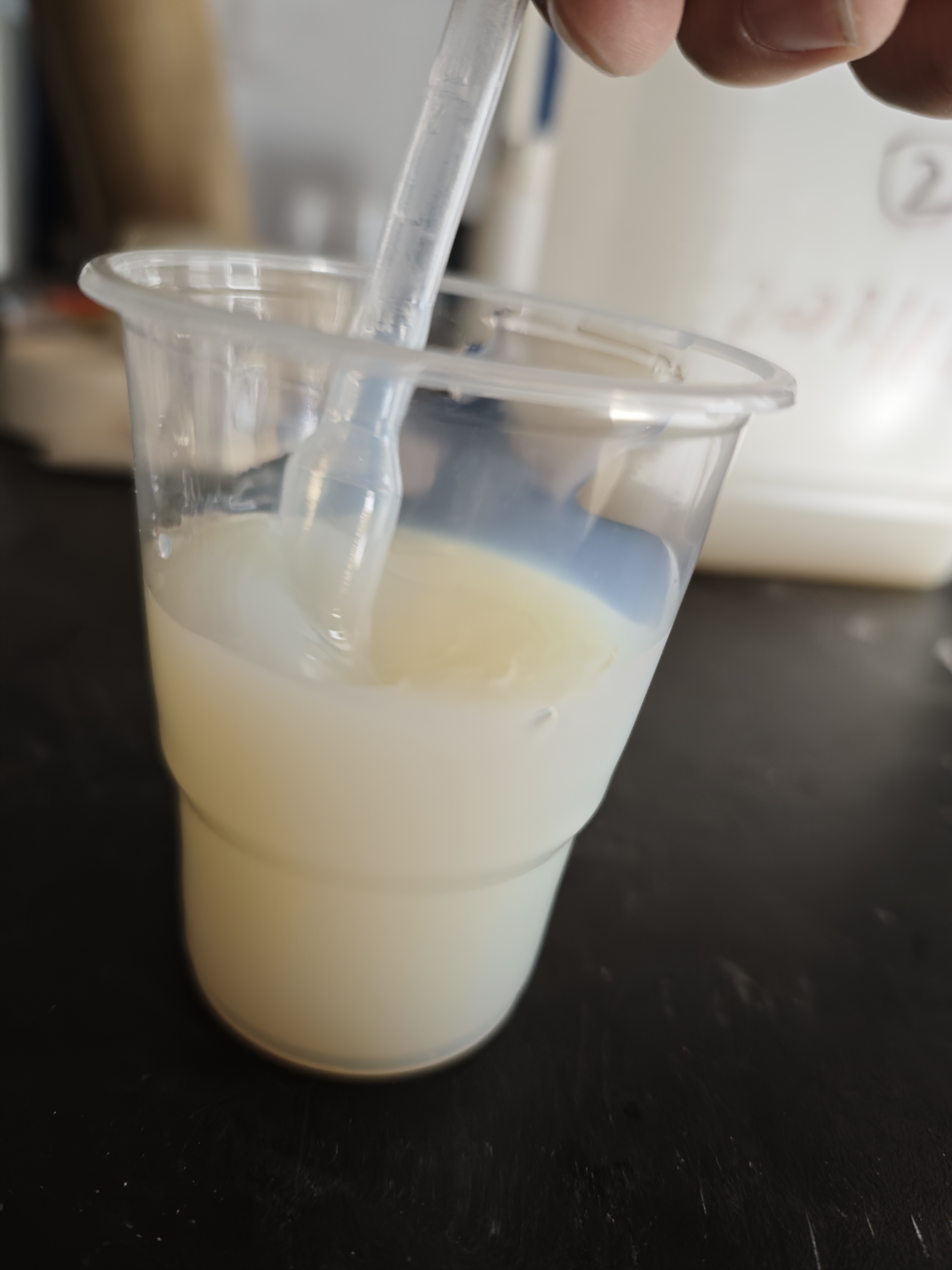 ¿Qué es la emulsión acrílica a base de agua?