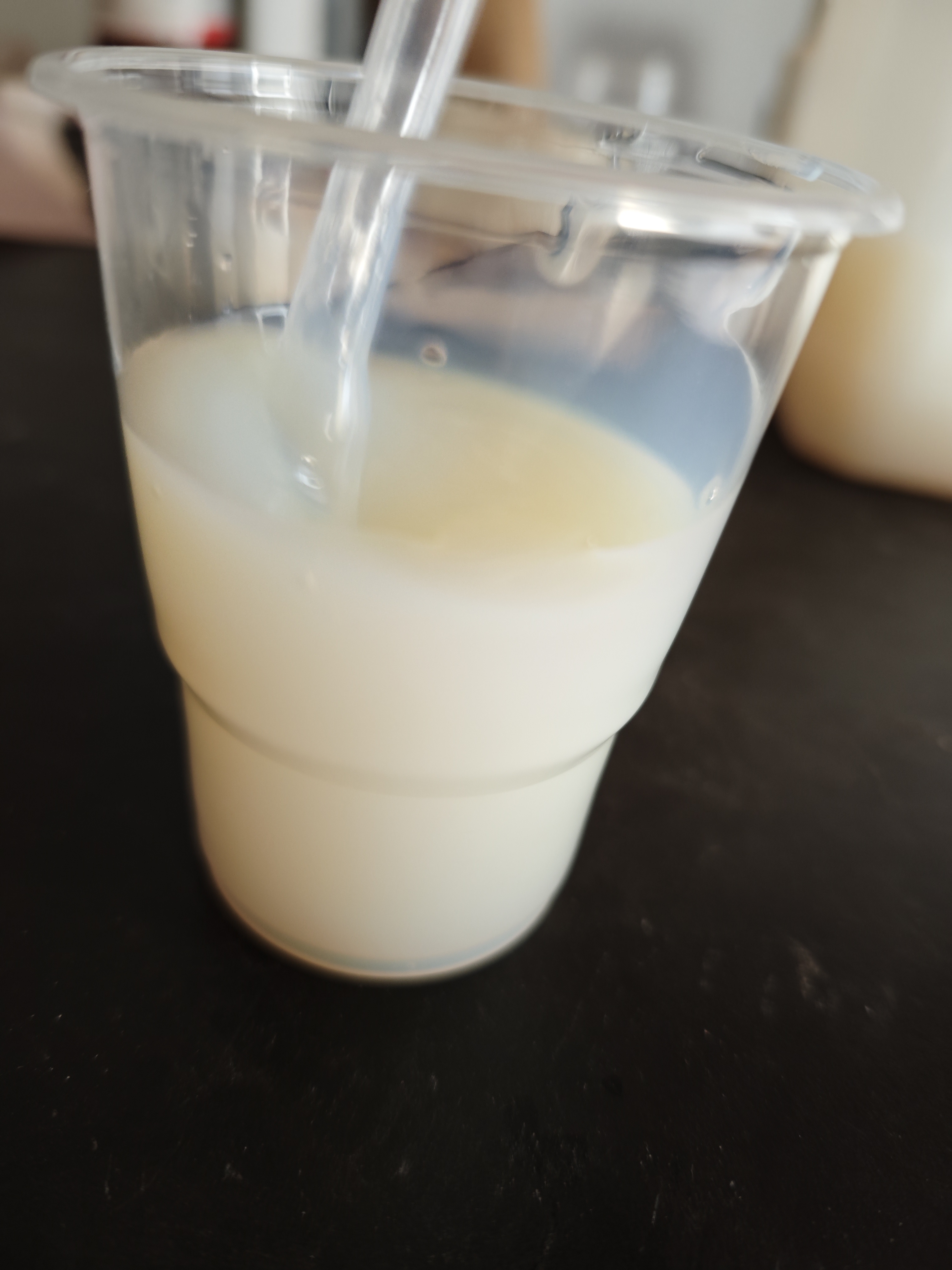 Emulsión acrílica de resina tacleada